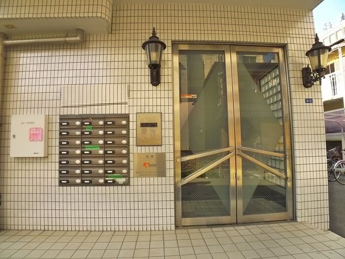 物件外観写真3　(エントランス部分)