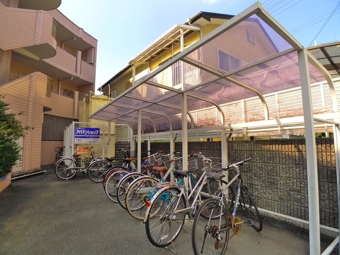 物件外観写真4　(駐輪場)