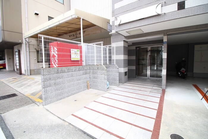 物件外観写真6　(エントランス部分)