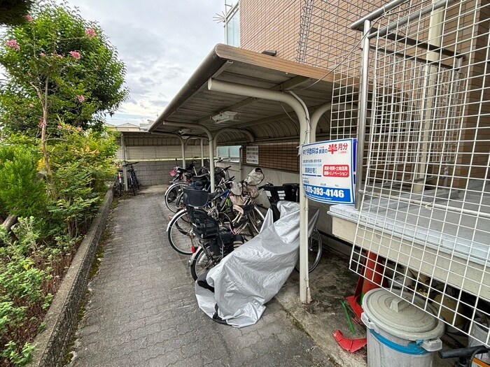 物件外観写真4　(駐車場)