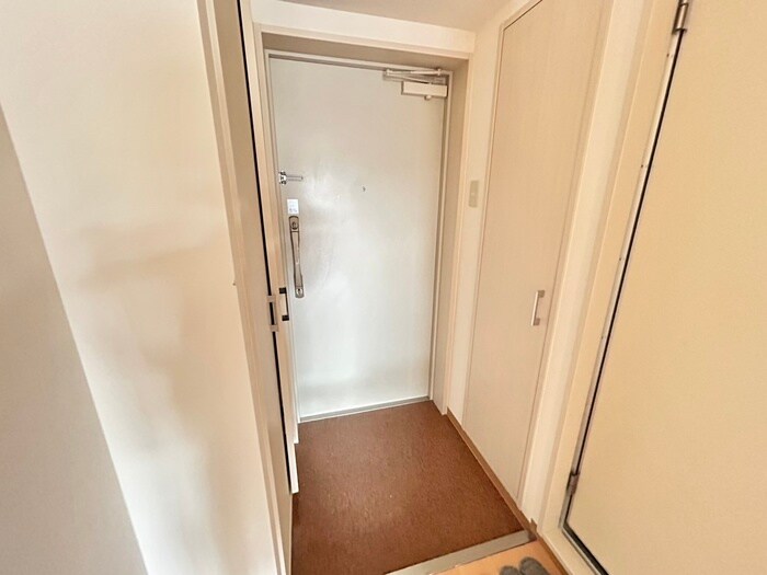 物件内観写真15　(玄関)