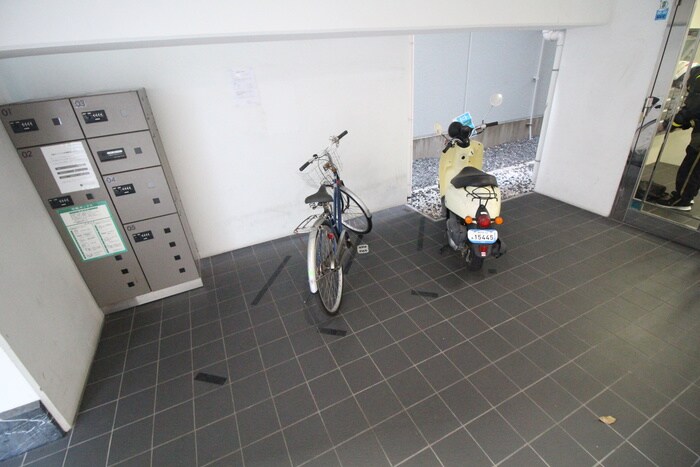 物件外観写真6　(駐輪場)