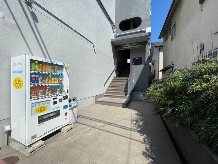 物件外観写真3　(エントランス部分)