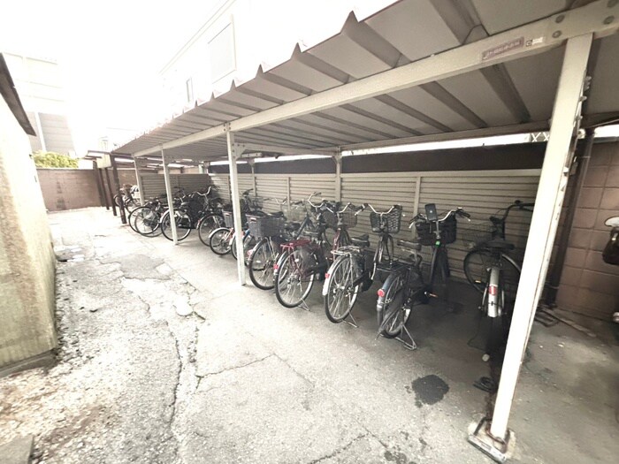 物件外観写真4　(駐輪場)