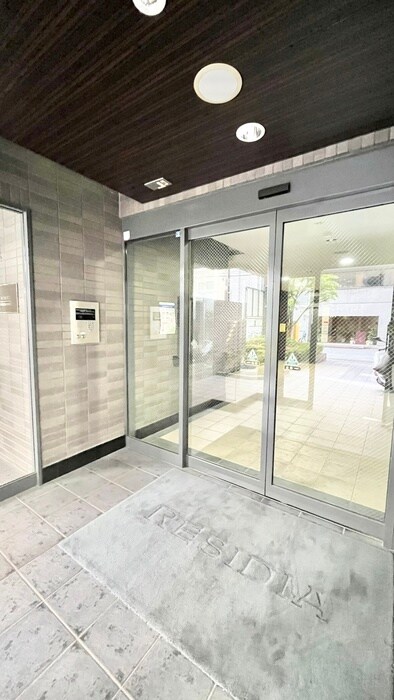 物件外観写真2　(エントランス部分)