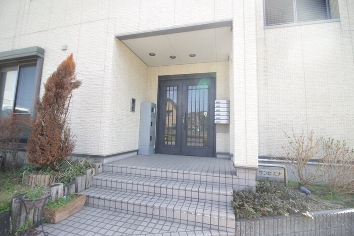 物件外観写真5　(エントランス部分)