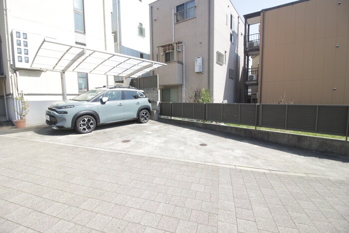 物件外観写真6　(駐車場)