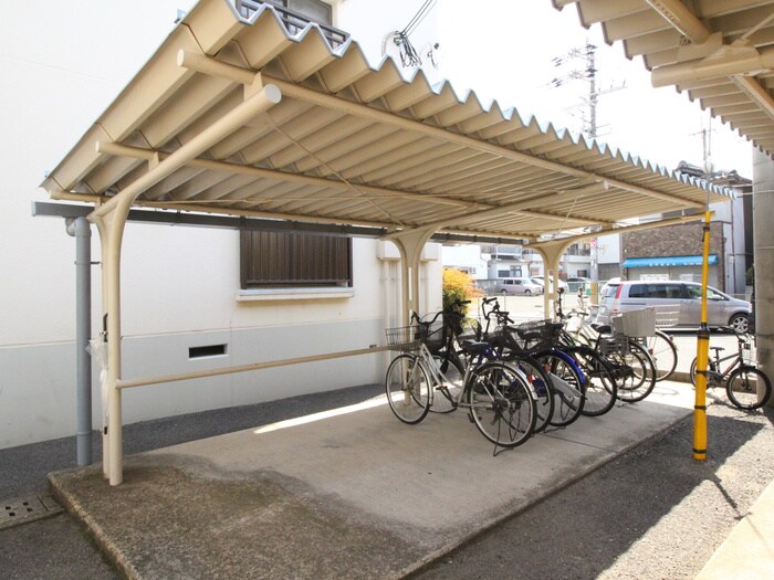 物件外観写真4　(駐輪場)