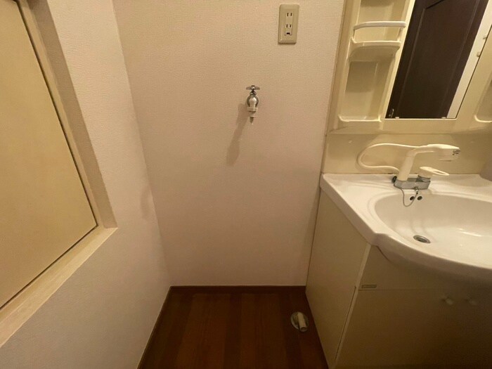 物件内観写真11　(洗濯機置場)