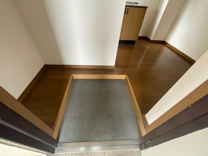 物件内観写真13　(玄関)