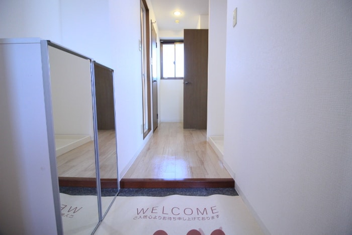 物件内観写真7　(玄関)