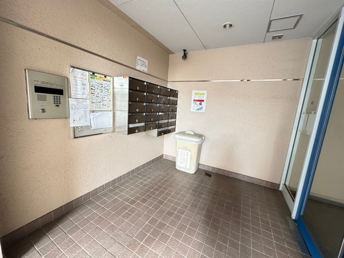 物件外観写真6　(エントランス部分)