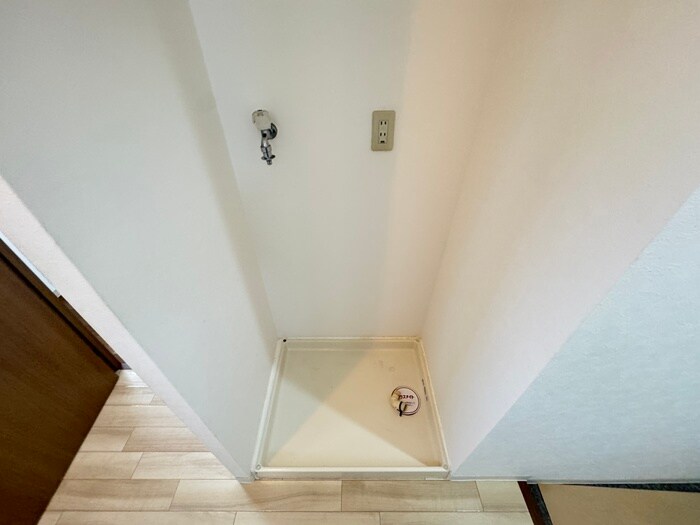 物件内観写真15　(洗濯機置場)