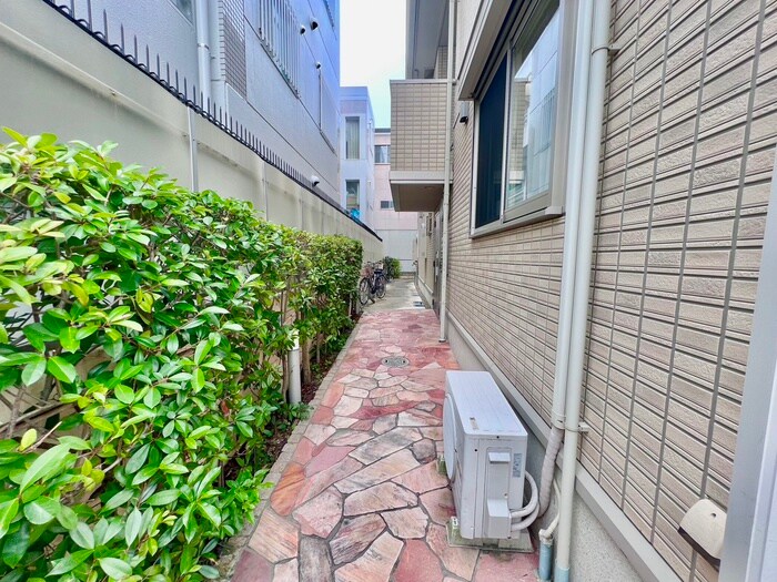 物件外観写真4　(エントランス部分)