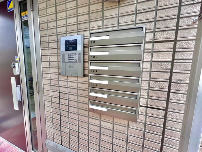 物件外観写真5　(エントランス部分)