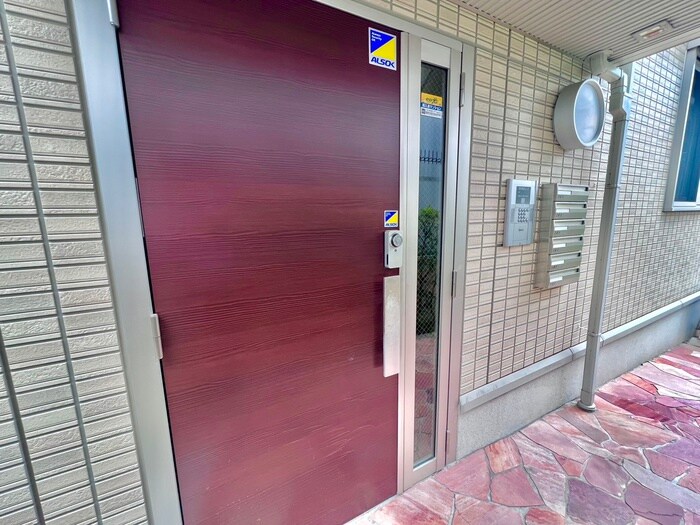 物件外観写真6　(エントランス部分)