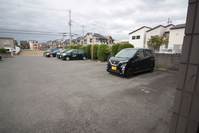 物件外観写真4　(駐車場)