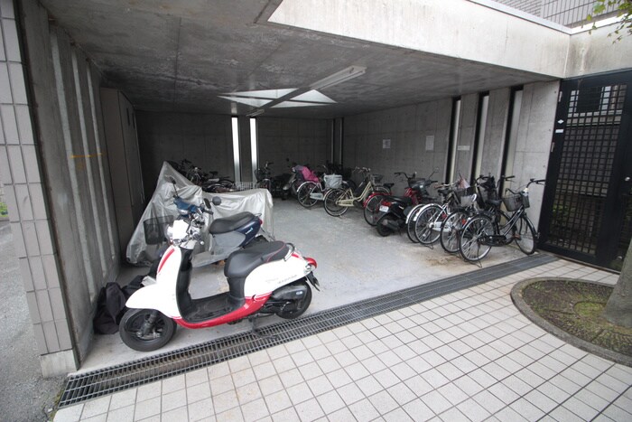 物件外観写真5　(駐輪場)