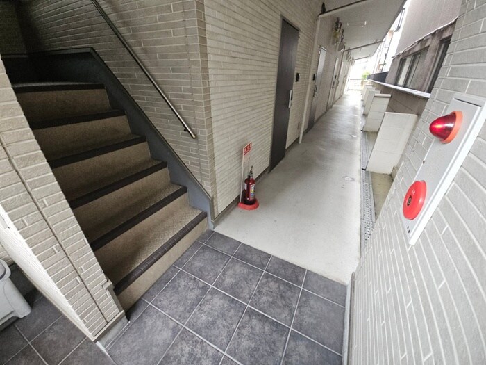 物件外観写真3　(エントランス部分)