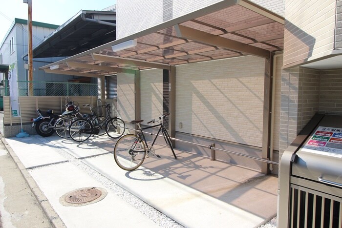物件外観写真5　(駐輪場)