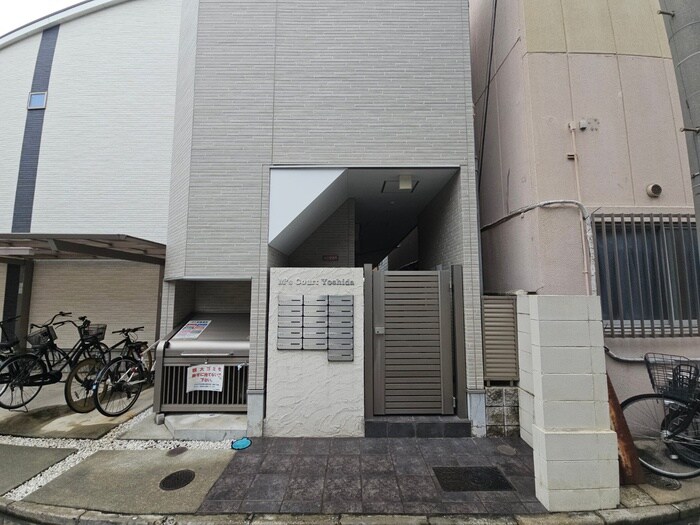 物件外観写真6　(エントランス部分)