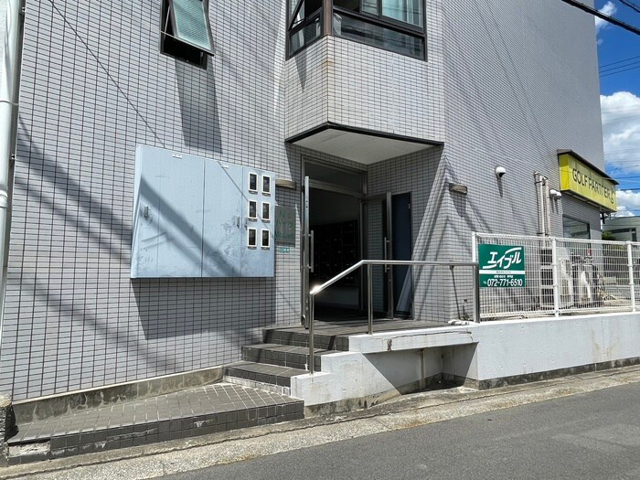 物件外観写真4　(エントランス部分)