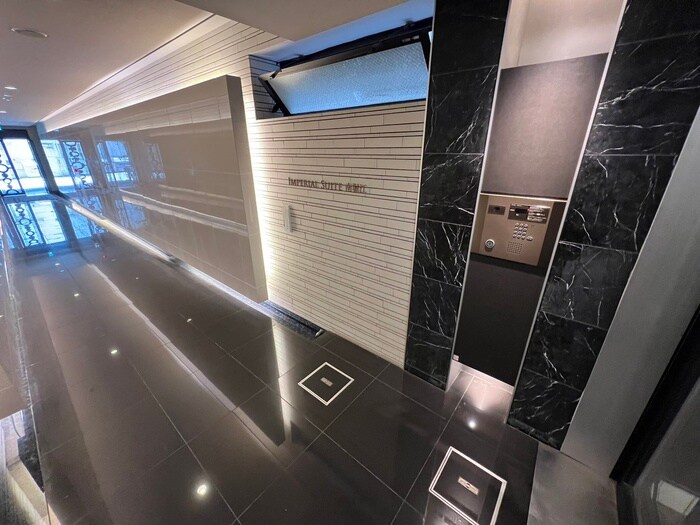 物件外観写真4　(エントランス部分)