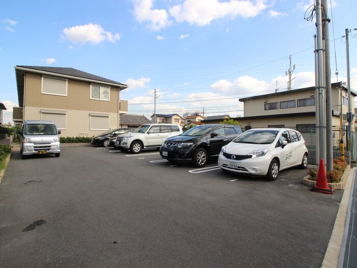 物件外観写真3　(駐車場)