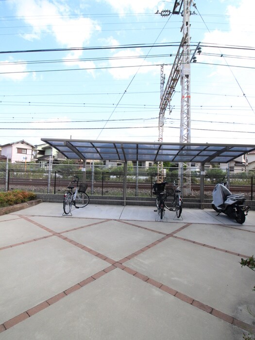 物件外観写真5　(駐輪場)