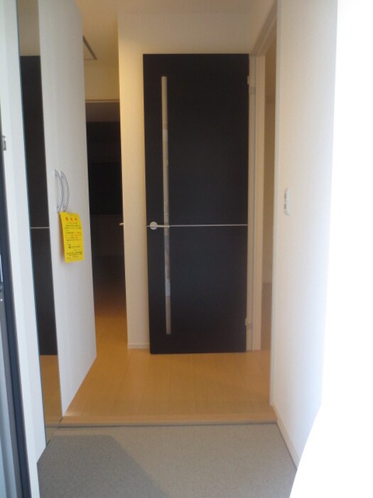 物件内観写真16　(玄関)