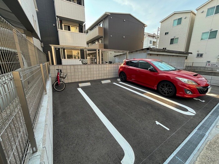 物件外観写真4　(駐車場)