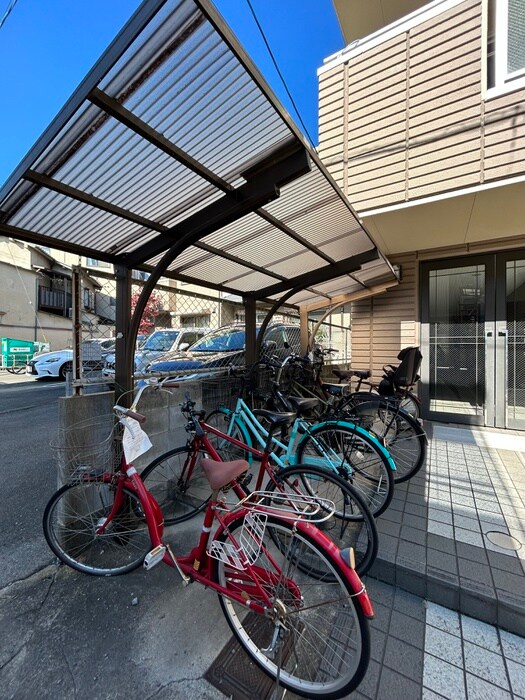 物件外観写真2　(駐輪場)