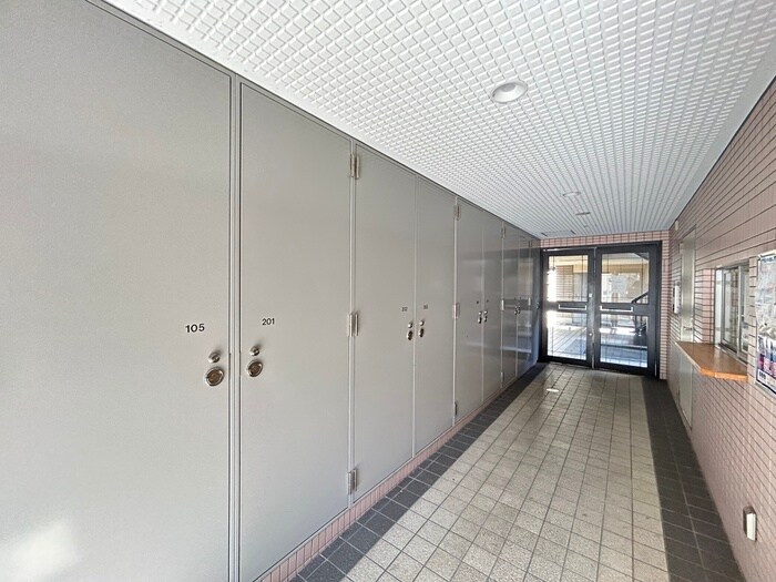 物件外観写真4　(エントランス部分)