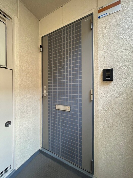 物件外観写真5　(エントランス部分)