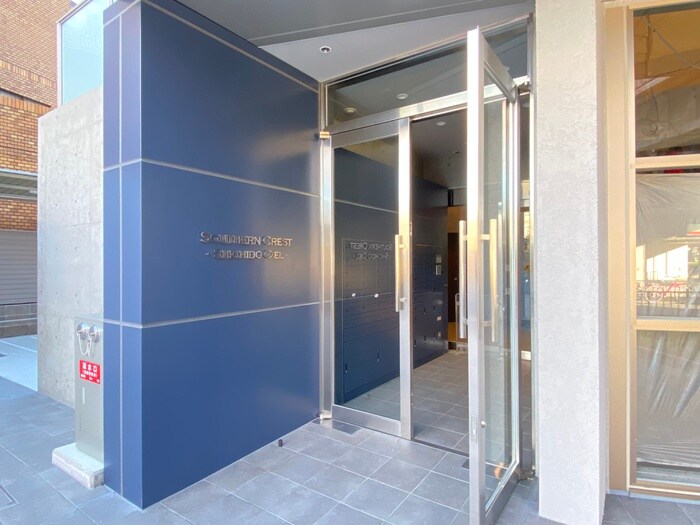 物件外観写真2　(エントランス部分)