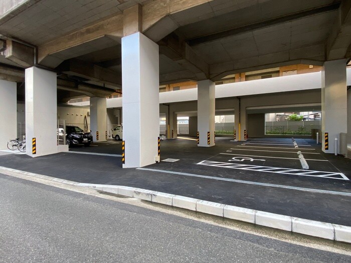 物件外観写真4　(駐車場)