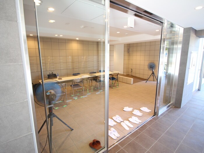 物件外観写真4　(エントランス部分)