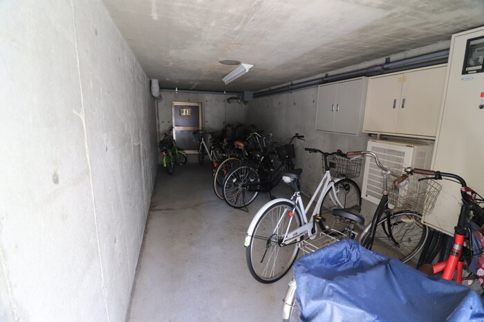物件外観写真4　(駐輪場)