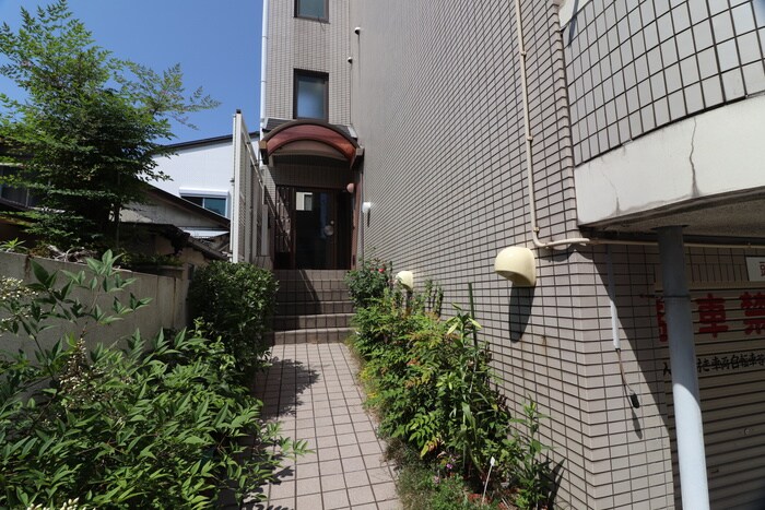 物件外観写真5　(エントランス部分)