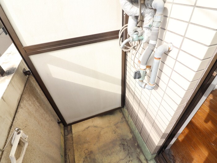 物件内観写真10　(洗濯機置場)