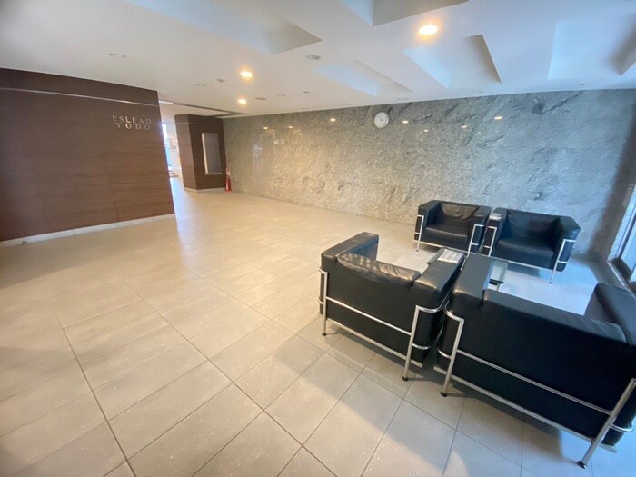 物件外観写真4　(エントランス部分)