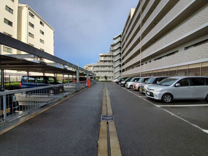 物件外観写真5　(駐車場)