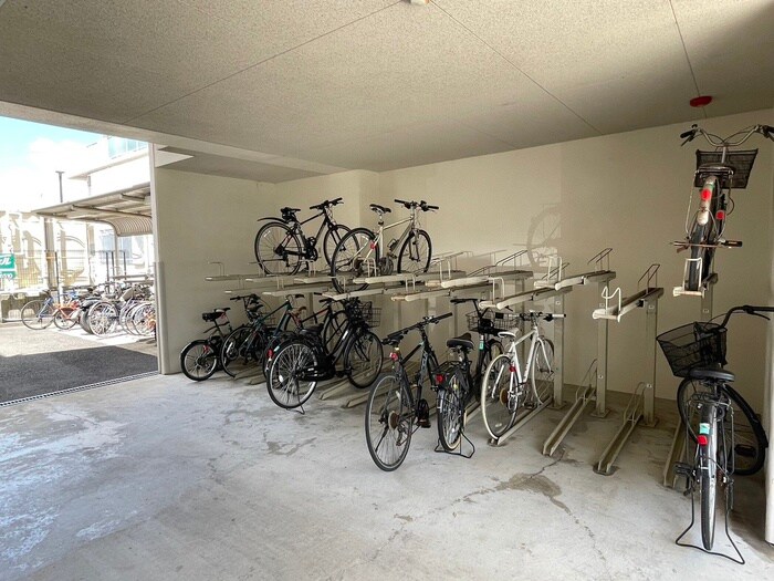 物件外観写真4　(駐輪場)