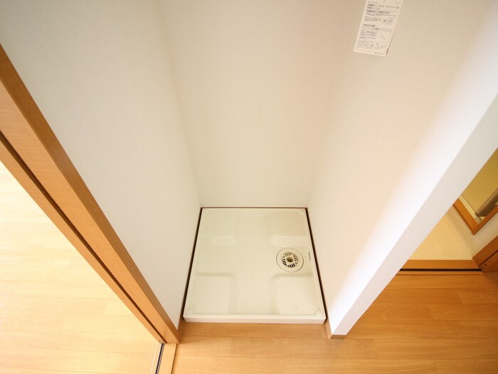 物件内観写真16　(洗濯機置場)