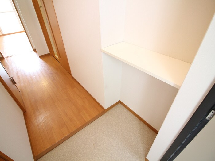 物件内観写真18　(玄関)