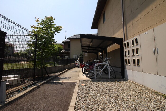 物件外観写真4　(駐輪場)