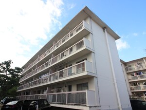羽衣団地B棟（301）外観写真