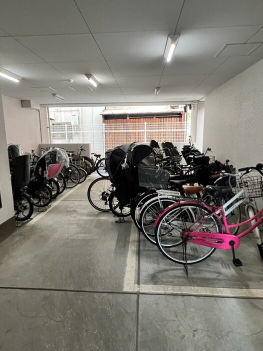 物件外観写真4　(駐輪場)
