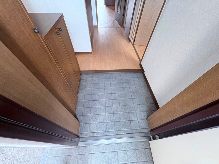 物件内観写真13　(玄関)