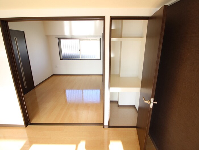 物件内観写真12　(収納)